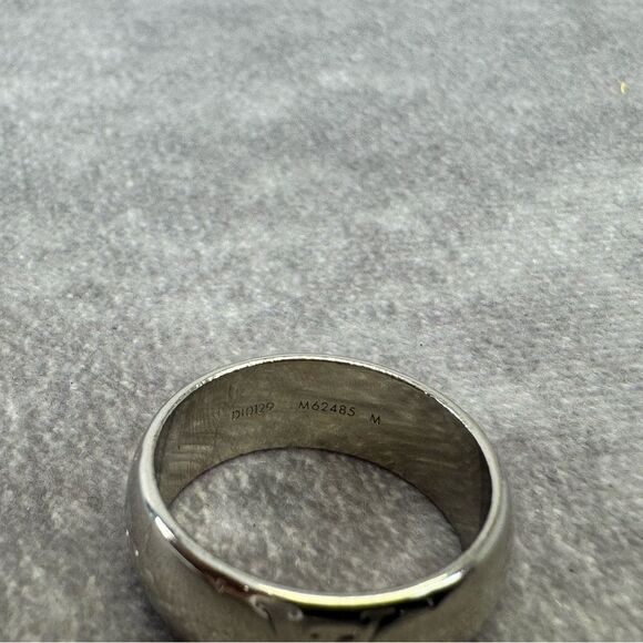 Louis Vuitton Silver Initiales Monogram Ring 8.5 - Picture 3 of 6